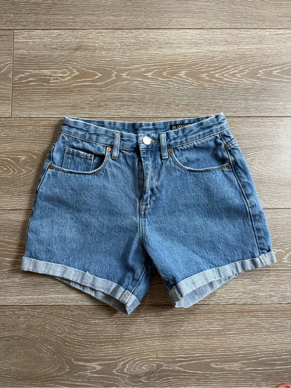 Blank NYC blue denim shorts 26 The Perry Rewrite The Stars Denim Mom Jean